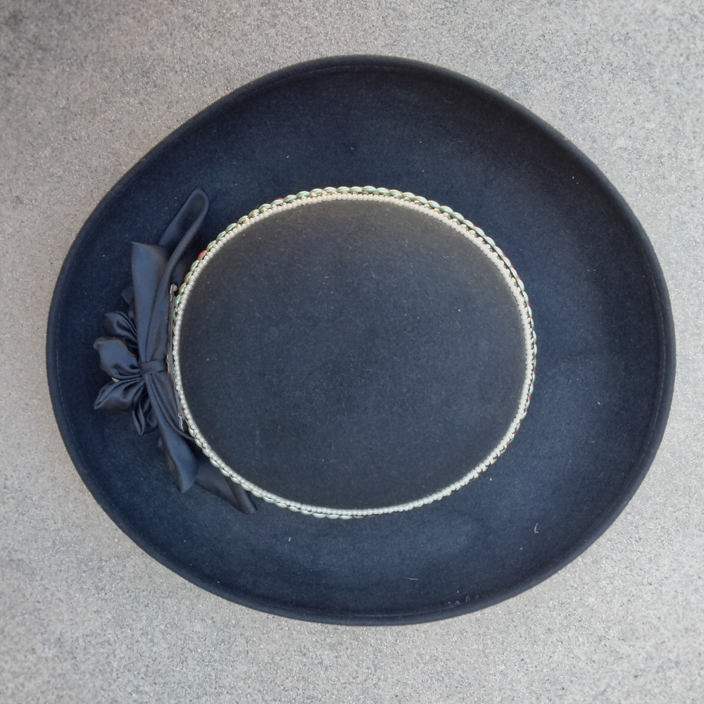 Vintage Black Beaded Wool Derby Hat with Bow Made in USA - Picture 3 of 10